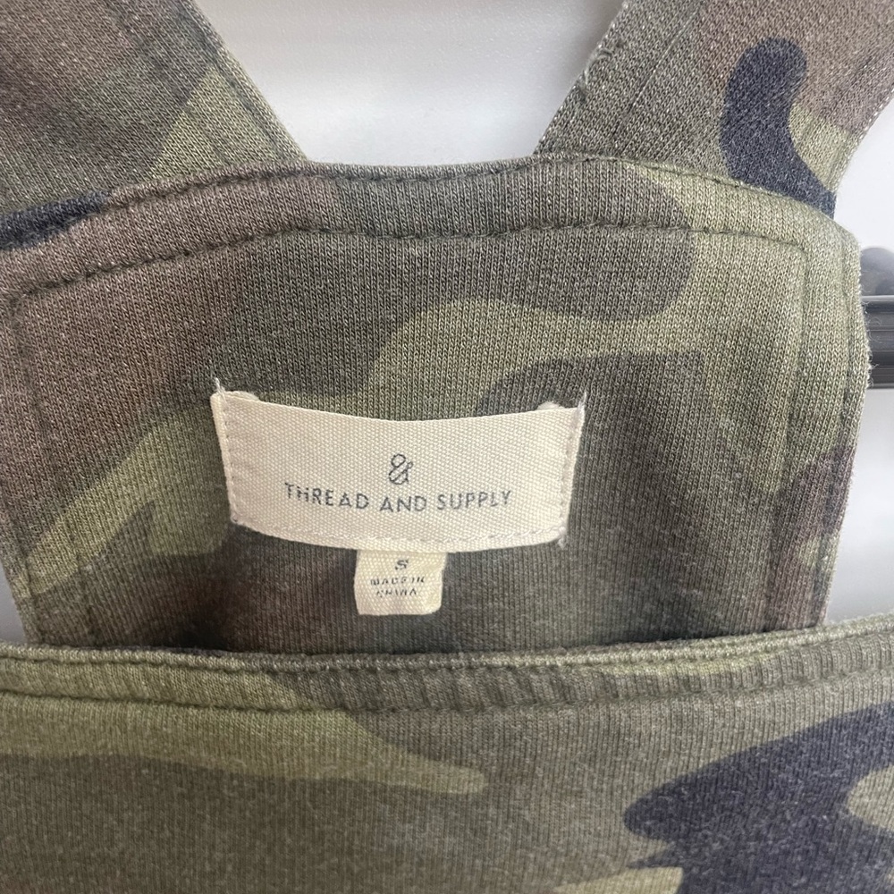 NWOT Thread & Supply Camouflage Shorts Overalls Small - Picture 3 of 3